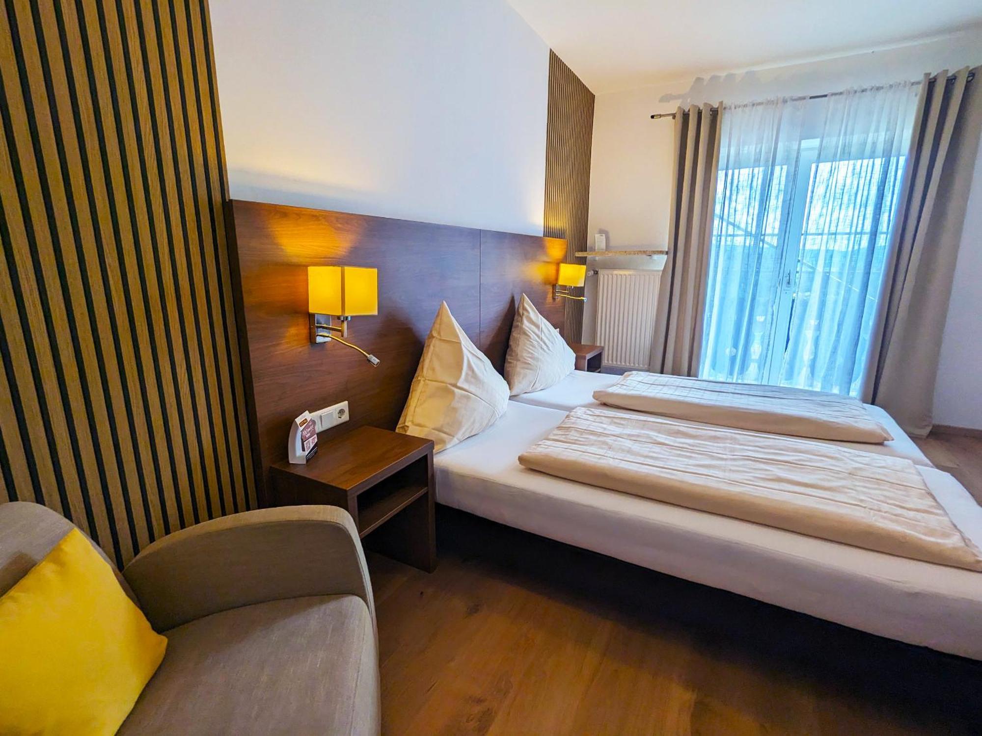 Hotel Berghof Wasserkuppe & Gaestehaus Fuldaquelle Gersfeld Phòng bức ảnh