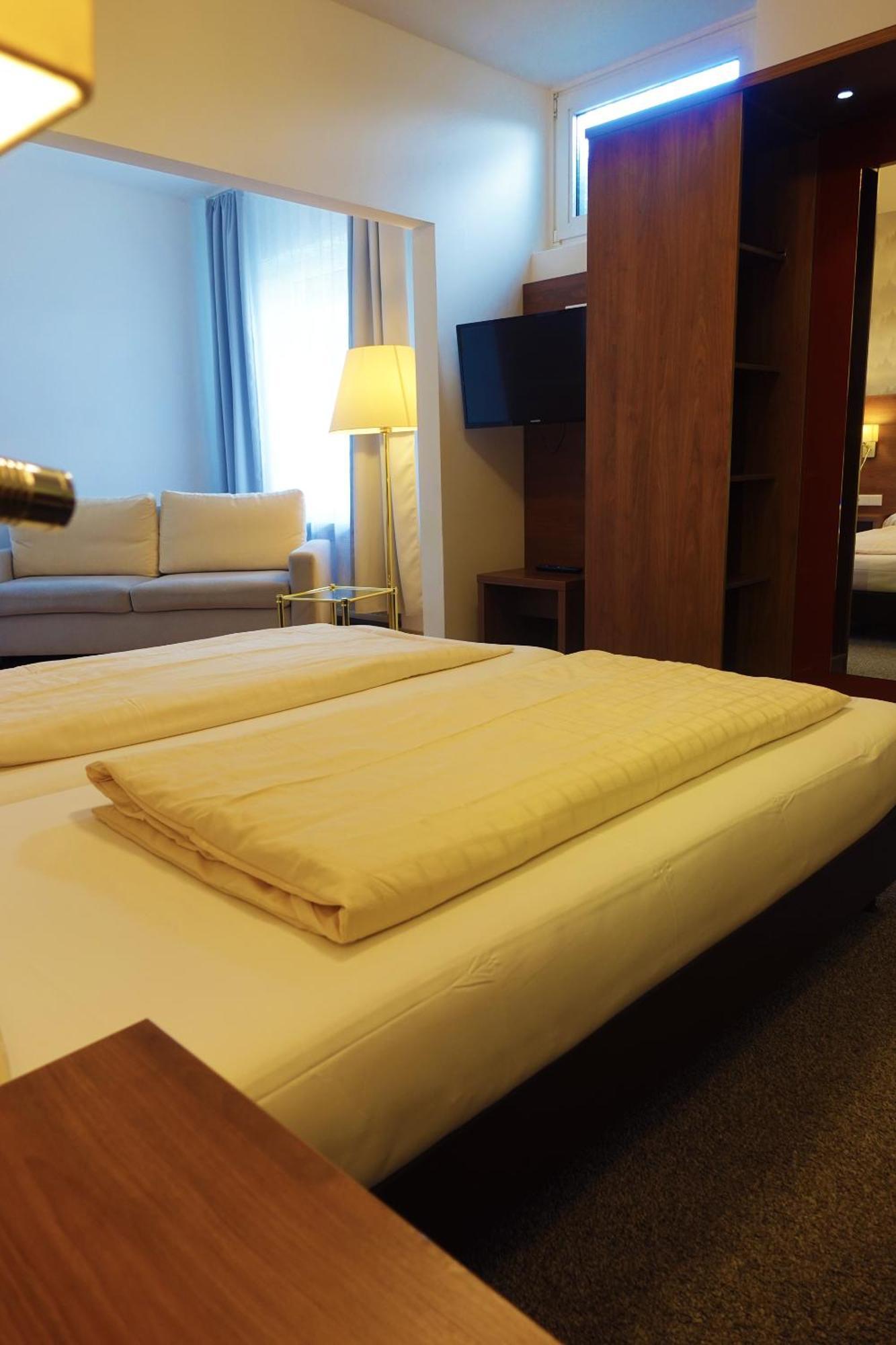 Hotel Berghof Wasserkuppe & Gaestehaus Fuldaquelle Gersfeld Phòng bức ảnh