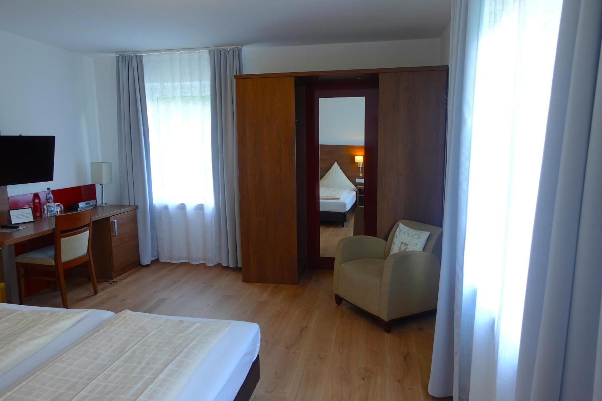 Hotel Berghof Wasserkuppe & Gaestehaus Fuldaquelle Gersfeld Phòng bức ảnh